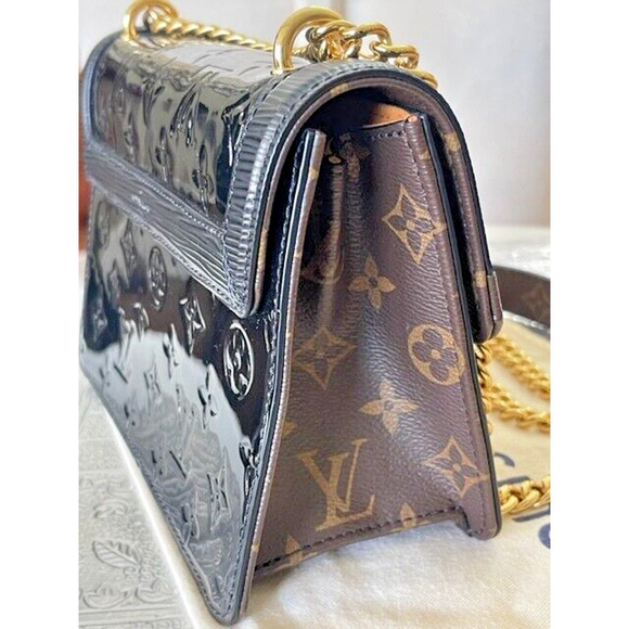 Auth Louis Vuitton Monogram Vernis Wynwood Black Patent Leather Crossbody Bag - Picture 6 of 15